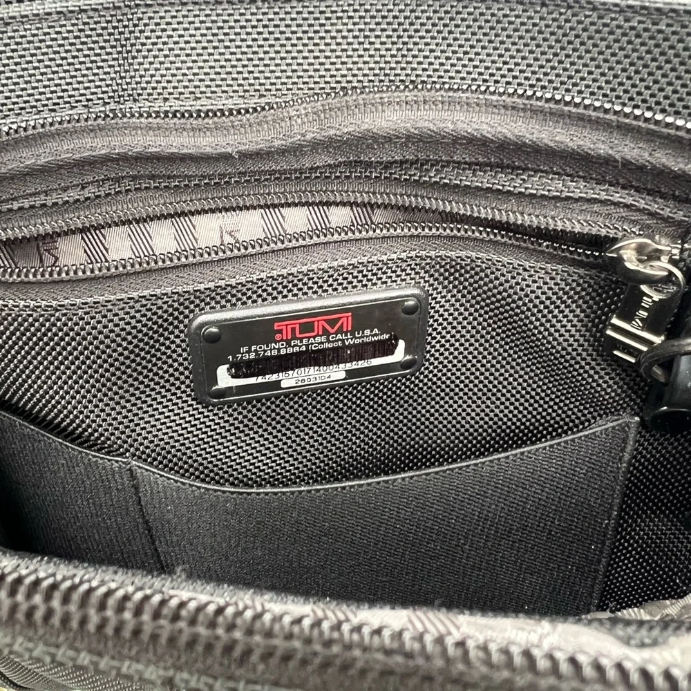 Tumi Expandable Organizer Laptop 26031D4 Adjustable Strap , 16” Across X 13” Ht
